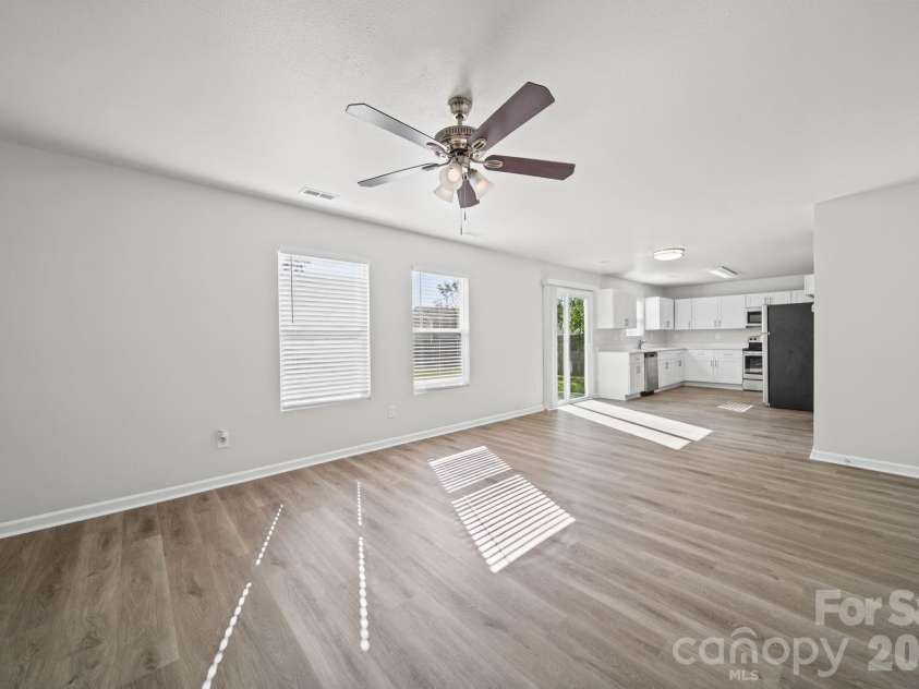 1820 Rustic Barn Drive, Huntersville, NC 28078.  MLS# CAR4428883, YatesRealty ID 53926. Great Room