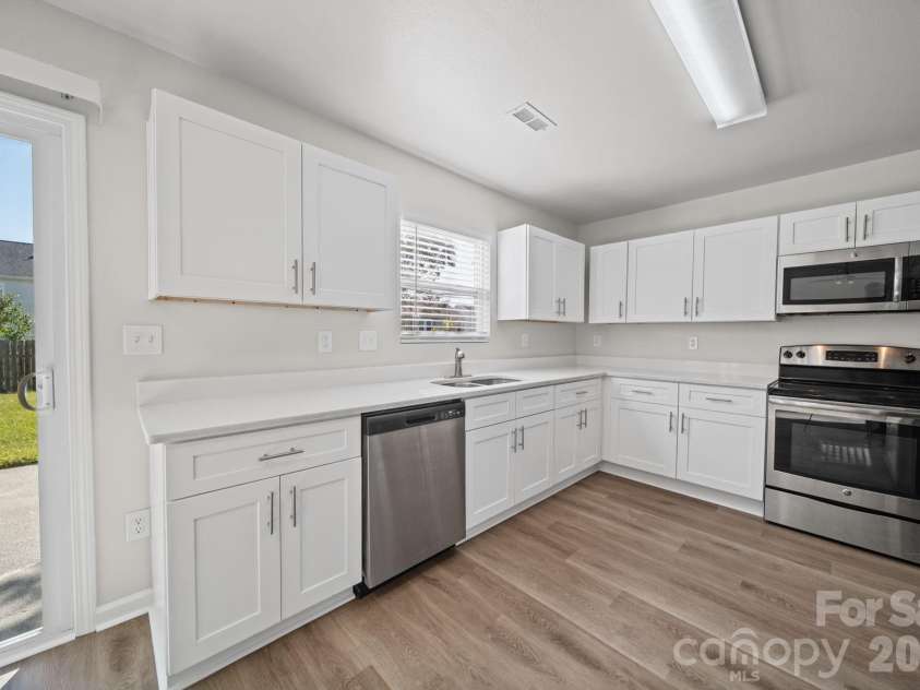 1820 Rustic Barn Drive, Huntersville, NC 28078.  MLS# CAR4428883, YatesRealty ID 53926. Kitchen