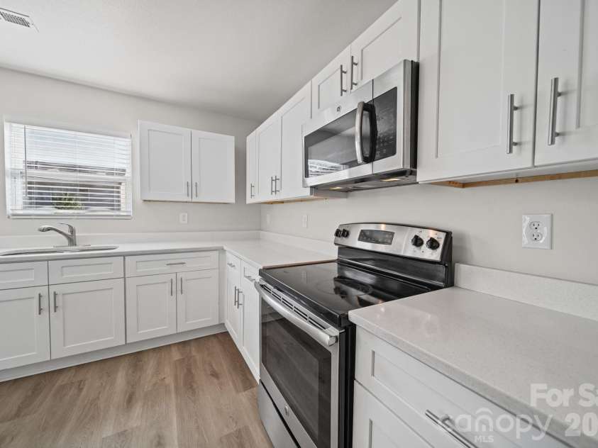 1820 Rustic Barn Drive, Huntersville, NC 28078.  MLS# CAR4428883, YatesRealty ID 53926. Kitchen