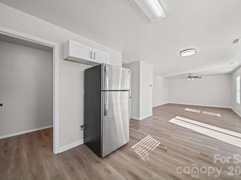 1820 Rustic Barn Drive, Huntersville, NC 28078.  MLS# CAR4428883, YatesRealty ID 53926. Kitchen