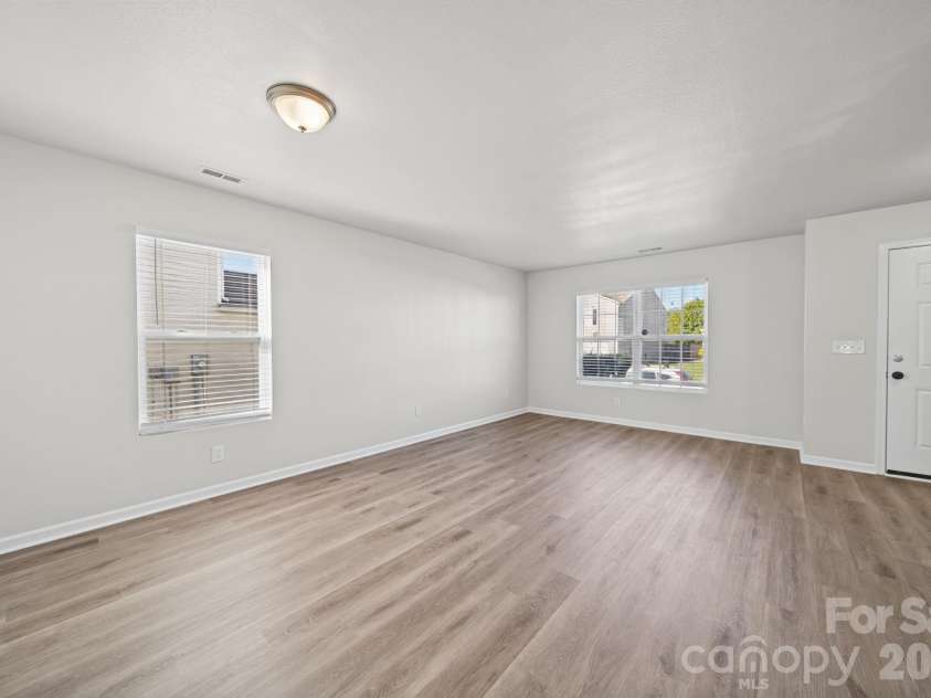 1820 Rustic Barn Drive, Huntersville, NC 28078.  MLS# CAR4428883, YatesRealty ID 53926. Living Room