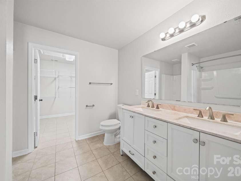 1820 Rustic Barn Drive, Huntersville, NC 28078.  MLS# CAR4428883, YatesRealty ID 53926. Primary Bathroom