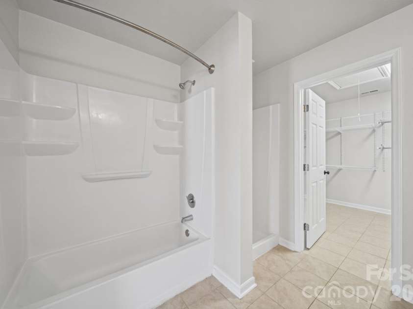 1820 Rustic Barn Drive, Huntersville, NC 28078.  MLS# CAR4428883, YatesRealty ID 53926. Primary Bathroom