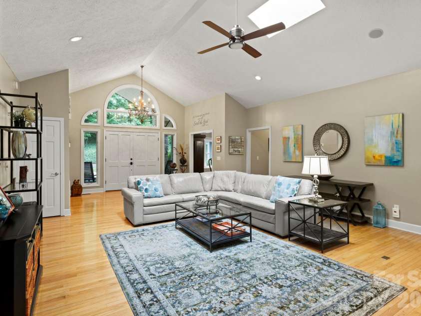 324 Kenmure Drive, Flat Rock, NC 28731.  MLS# CAR4429417, YatesRealty ID 53927. 