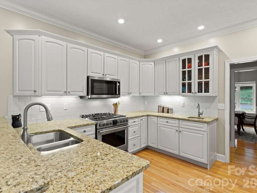 324 Kenmure Drive, Flat Rock, NC 28731.  MLS# CAR4429417, YatesRealty ID 53927. 