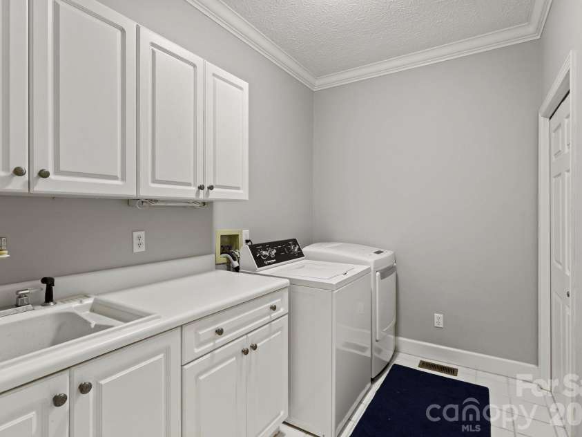 324 Kenmure Drive, Flat Rock, NC 28731.  MLS# CAR4429417, YatesRealty ID 53927. 