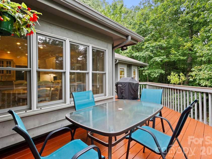 324 Kenmure Drive, Flat Rock, NC 28731.  MLS# CAR4429417, YatesRealty ID 53927. 