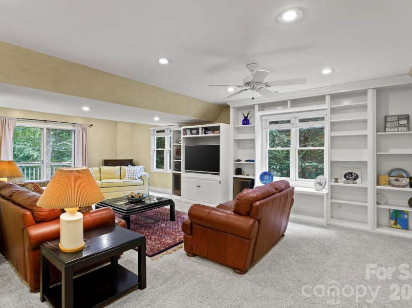 324 Kenmure Drive, Flat Rock, NC 28731.  MLS# CAR4429417, YatesRealty ID 53927. 