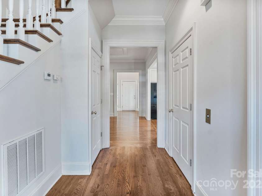 1131 Kings Drive, Charlotte, NC 28207.  MLS# CAR4235522, YatesRealty ID 5393. 