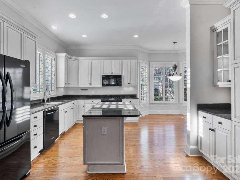 1131 Kings Drive, Charlotte, NC 28207.  MLS# CAR4235522, YatesRealty ID 5393. A different angle.