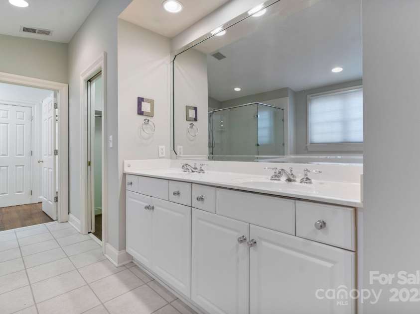 1131 Kings Drive, Charlotte, NC 28207.  MLS# CAR4235522, YatesRealty ID 5393. Double vanity in the Primary Bedroom.