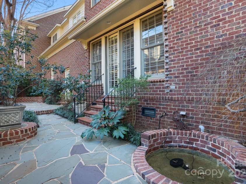 1131 Kings Drive, Charlotte, NC 28207.  MLS# CAR4235522, YatesRealty ID 5393. Lovely Charleston Courtyard.