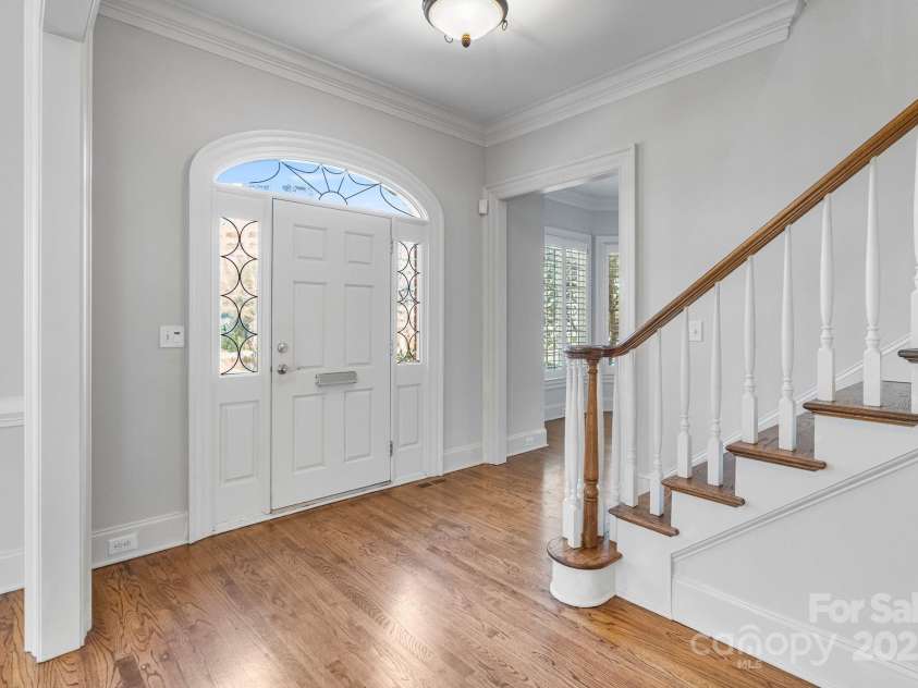 1131 Kings Drive, Charlotte, NC 28207.  MLS# CAR4235522, YatesRealty ID 5393. Pretty Foyer details.