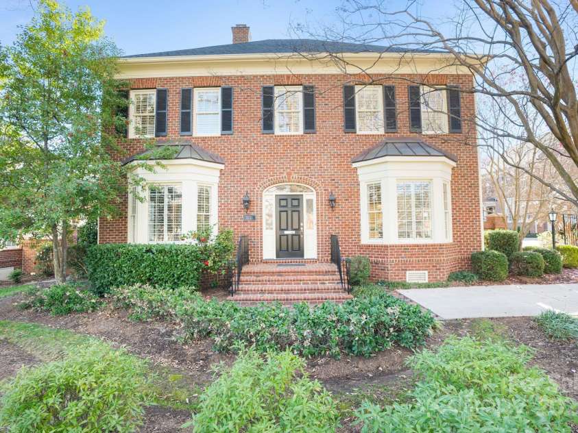 1131 Kings Drive, Charlotte, NC 28207.  MLS# CAR4235522, YatesRealty ID 5393. Welcome home!