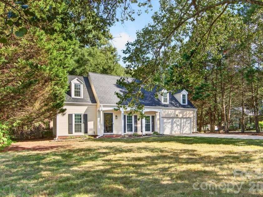9121 Gamesford Drive, Charlotte, NC 28277.  MLS# CAR4429855, YatesRealty ID 53931. 