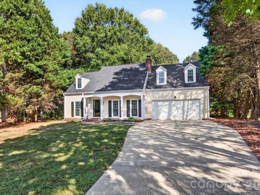 9121 Gamesford Drive, Charlotte, NC 28277.  MLS# CAR4429855, YatesRealty ID 53931. 