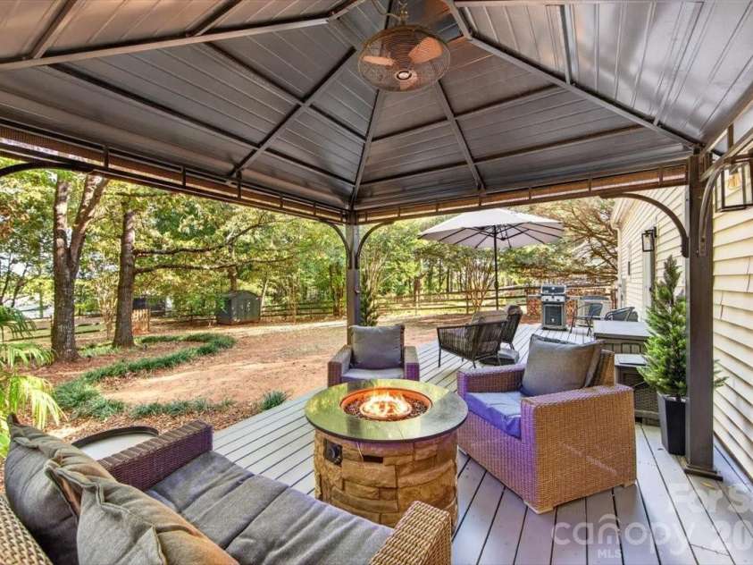 9121 Gamesford Drive, Charlotte, NC 28277.  MLS# CAR4429855, YatesRealty ID 53931. 