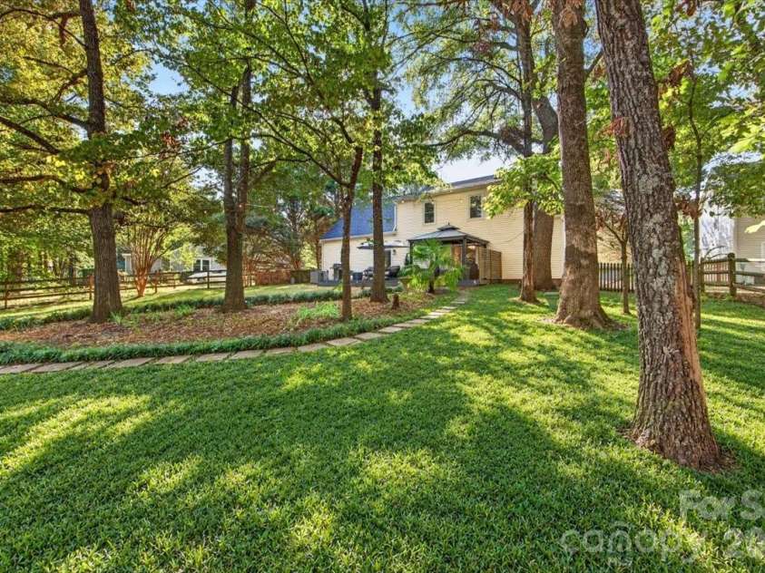9121 Gamesford Drive, Charlotte, NC 28277.  MLS# CAR4429855, YatesRealty ID 53931. 
