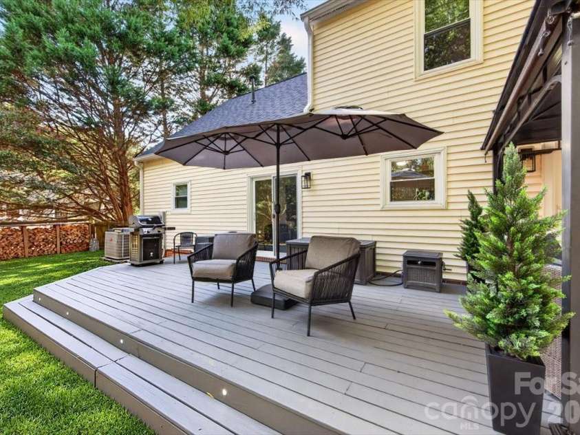 9121 Gamesford Drive, Charlotte, NC 28277.  MLS# CAR4429855, YatesRealty ID 53931. 