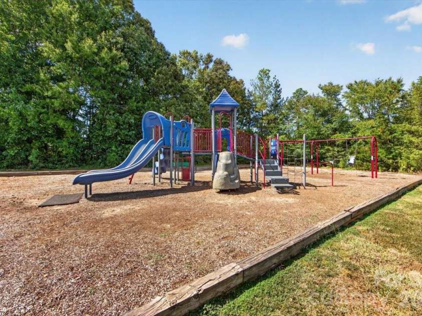 9121 Gamesford Drive, Charlotte, NC 28277.  MLS# CAR4429855, YatesRealty ID 53931. 
