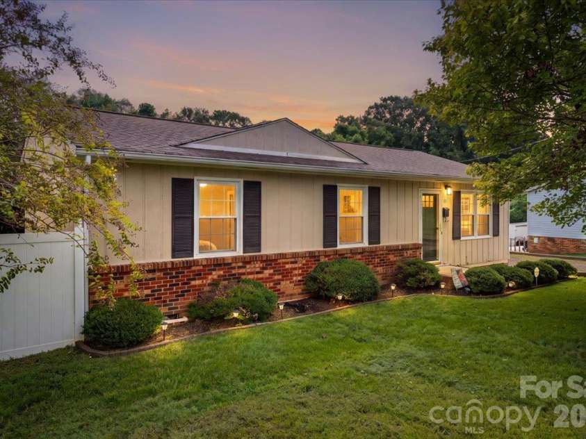 101 Cedar Lane, Mount Holly, NC 28120.  MLS# CAR4430215, YatesRealty ID 53933. 