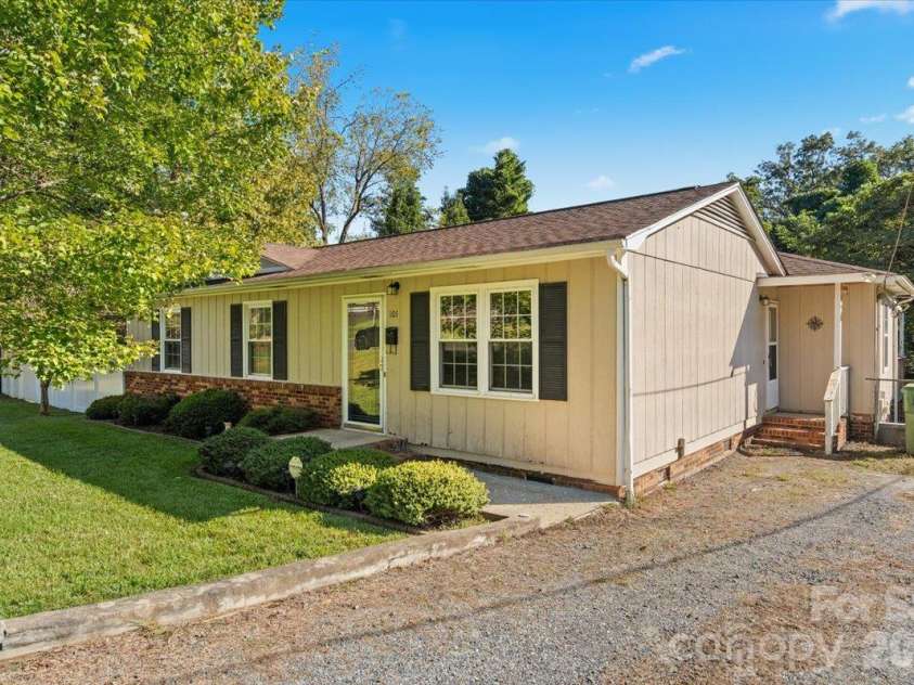 101 Cedar Lane, Mount Holly, NC 28120.  MLS# CAR4430215, YatesRealty ID 53933. 