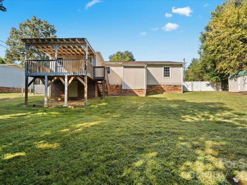 101 Cedar Lane, Mount Holly, NC 28120.  MLS# CAR4430215, YatesRealty ID 53933. 