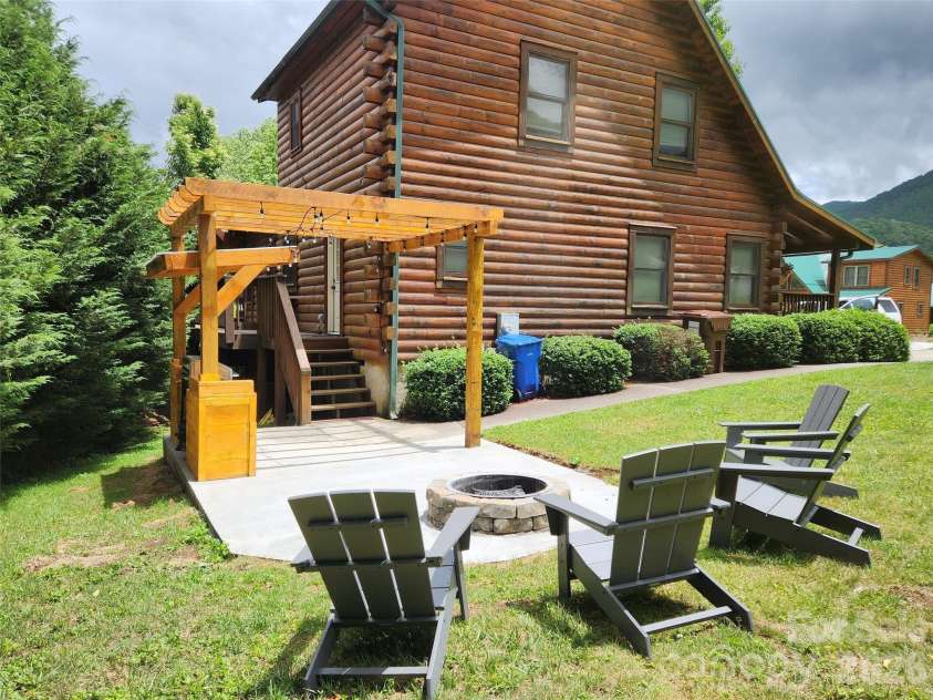 547 Panoramic Loop, Maggie Valley, NC 28751.  MLS# CAR4429171, YatesRealty ID 53934. 