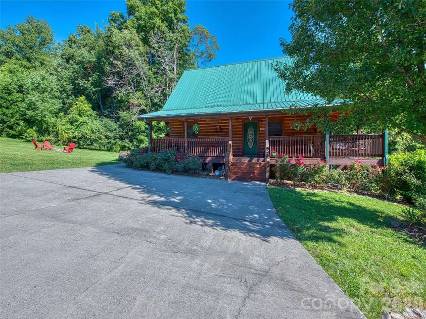 547 Panoramic Loop, Maggie Valley, NC 28751.  MLS# CAR4429171, YatesRealty ID 53934. 