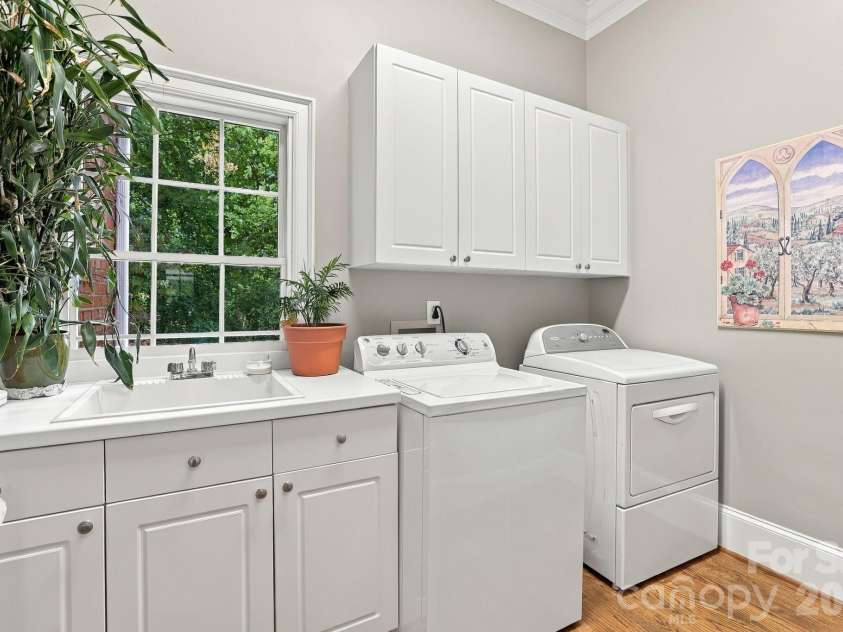 3716 Eastover Hills Court, Charlotte, NC 28211.  MLS# CAR4429391, YatesRealty ID 53935. 