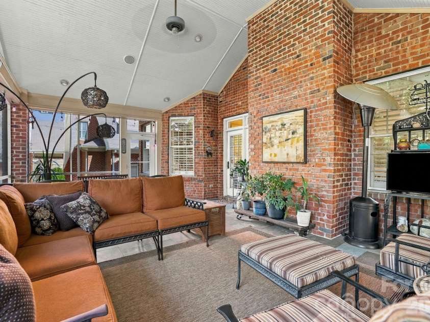 3716 Eastover Hills Court, Charlotte, NC 28211.  MLS# CAR4429391, YatesRealty ID 53935. 