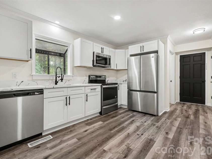 6524 Pine Forest Drive, York, SC 29745.  MLS# CAR4429190, YatesRealty ID 53936. 