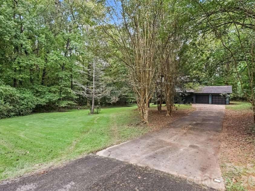 6524 Pine Forest Drive, York, SC 29745.  MLS# CAR4429190, YatesRealty ID 53936. 