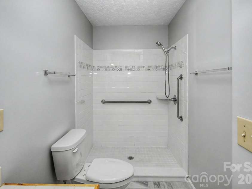 3567 Carington Lane, Statesville, NC 28625.  MLS# CAR4429130, YatesRealty ID 53938. 2nd Bath