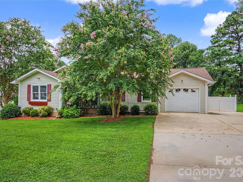 3567 Carington Lane, Statesville, NC 28625.  MLS# CAR4429130, YatesRealty ID 53938. 