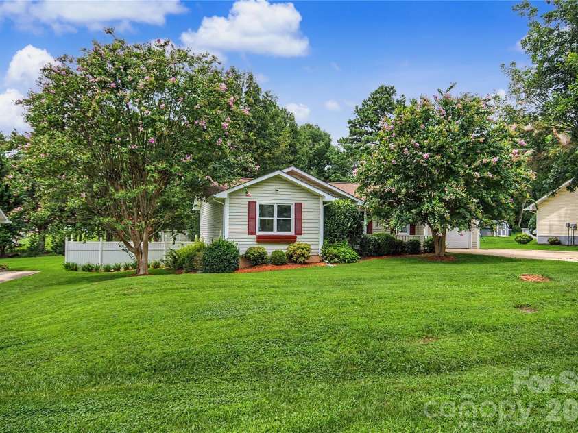 3567 Carington Lane, Statesville, NC 28625.  MLS# CAR4429130, YatesRealty ID 53938. 