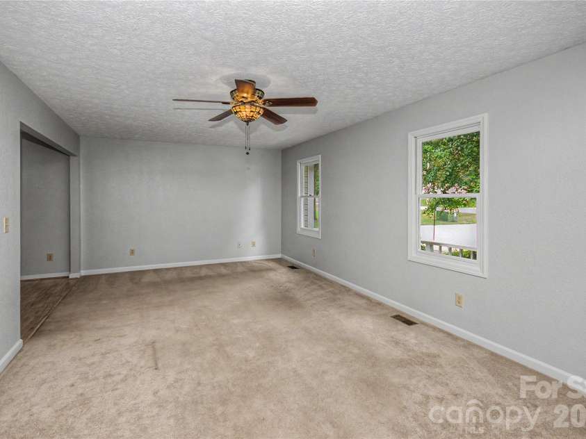 3567 Carington Lane, Statesville, NC 28625.  MLS# CAR4429130, YatesRealty ID 53938. 