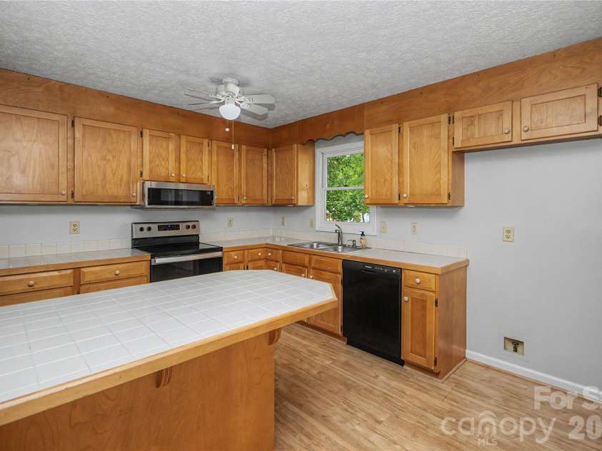 3567 Carington Lane, Statesville, NC 28625.  MLS# CAR4429130, YatesRealty ID 53938. 