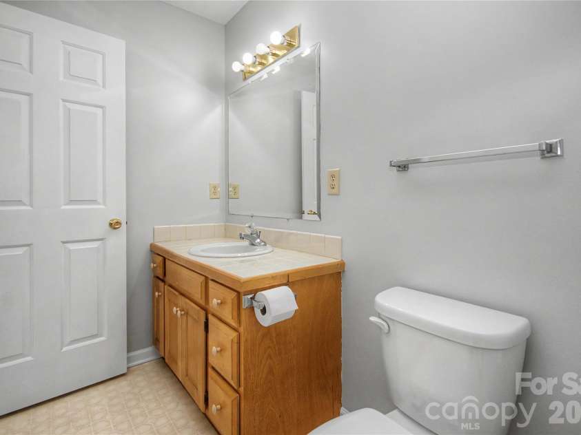 3567 Carington Lane, Statesville, NC 28625.  MLS# CAR4429130, YatesRealty ID 53938. Primary Bath