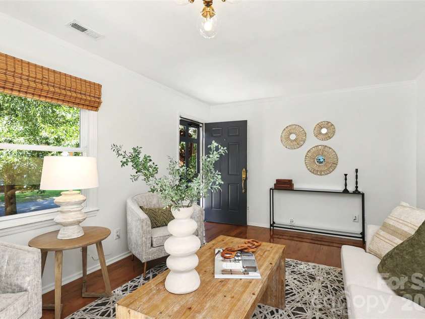 4617 Halstead Drive, Charlotte, NC 28209.  MLS# CAR4429542, YatesRealty ID 53939. 