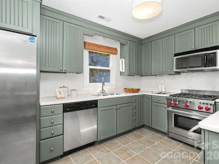 4617 Halstead Drive, Charlotte, NC 28209.  MLS# CAR4429542, YatesRealty ID 53939. 