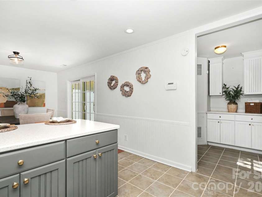 4617 Halstead Drive, Charlotte, NC 28209.  MLS# CAR4429542, YatesRealty ID 53939. 