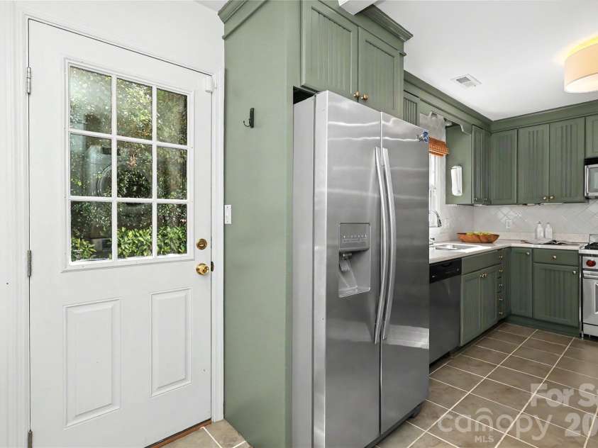 4617 Halstead Drive, Charlotte, NC 28209.  MLS# CAR4429542, YatesRealty ID 53939. 