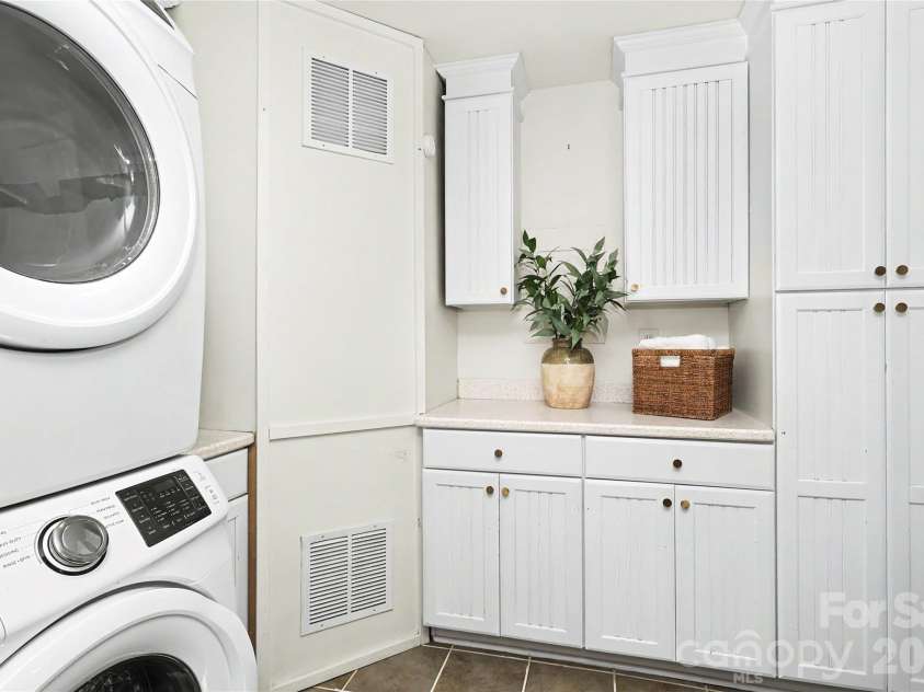 4617 Halstead Drive, Charlotte, NC 28209.  MLS# CAR4429542, YatesRealty ID 53939. 
