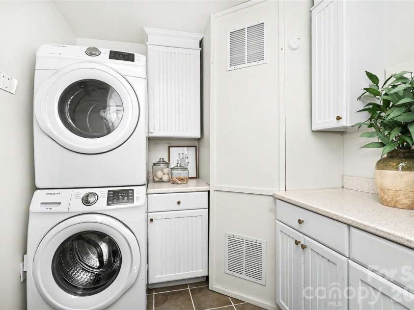 4617 Halstead Drive, Charlotte, NC 28209.  MLS# CAR4429542, YatesRealty ID 53939. 