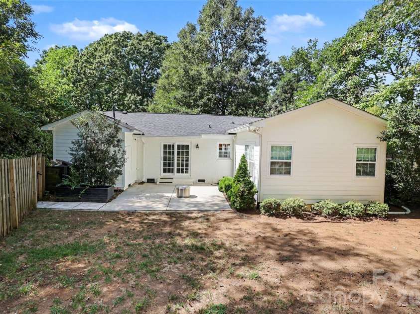 4617 Halstead Drive, Charlotte, NC 28209.  MLS# CAR4429542, YatesRealty ID 53939. 