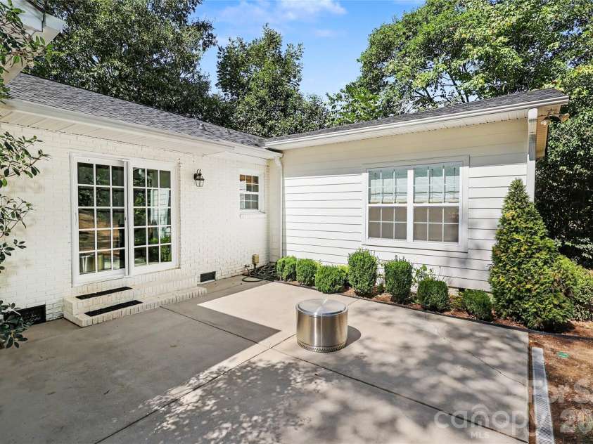 4617 Halstead Drive, Charlotte, NC 28209.  MLS# CAR4429542, YatesRealty ID 53939. 