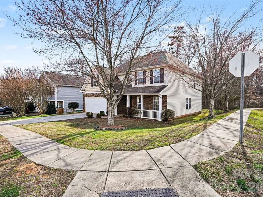 4423 Austin Dekota Drive, Charlotte, NC 28269.  MLS# CAR4356001, YatesRealty ID 5394. 