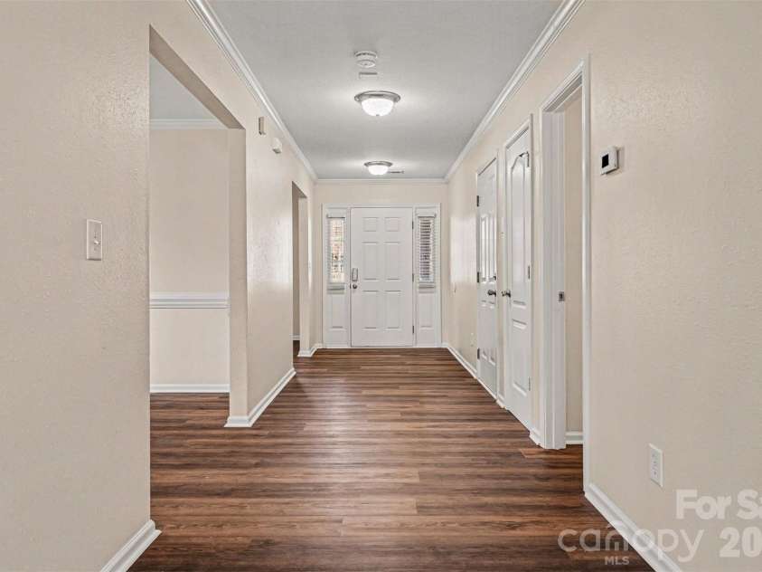 4423 Austin Dekota Drive, Charlotte, NC 28269.  MLS# CAR4356001, YatesRealty ID 5394. 