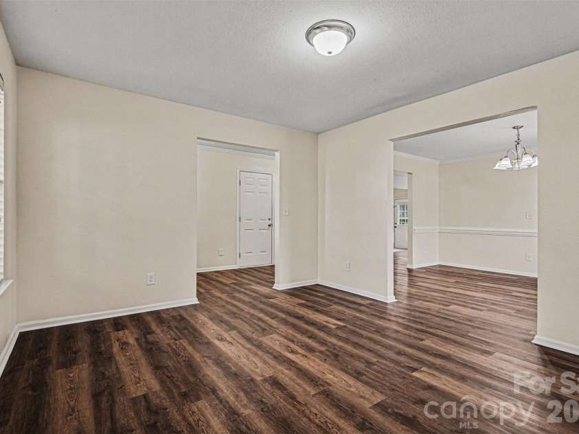4423 Austin Dekota Drive, Charlotte, NC 28269.  MLS# CAR4356001, YatesRealty ID 5394. 